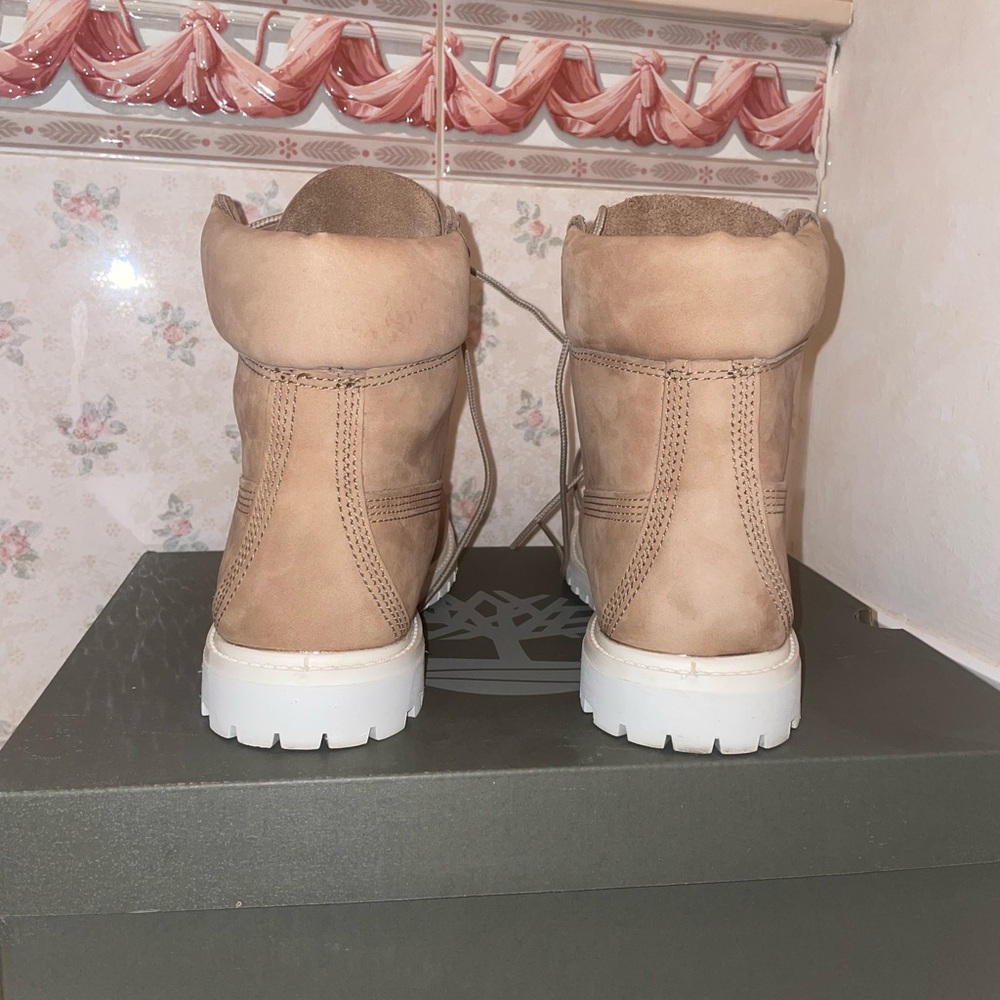 Timberland Nude/White Boots ❄️ - Picture 8 of 11
